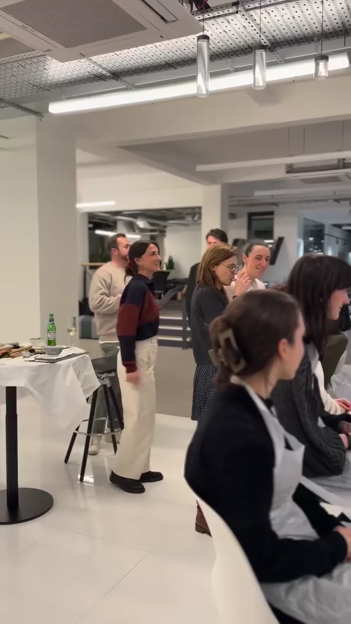 The Humanscale team taking part in an Artivian Kintsugi workshop