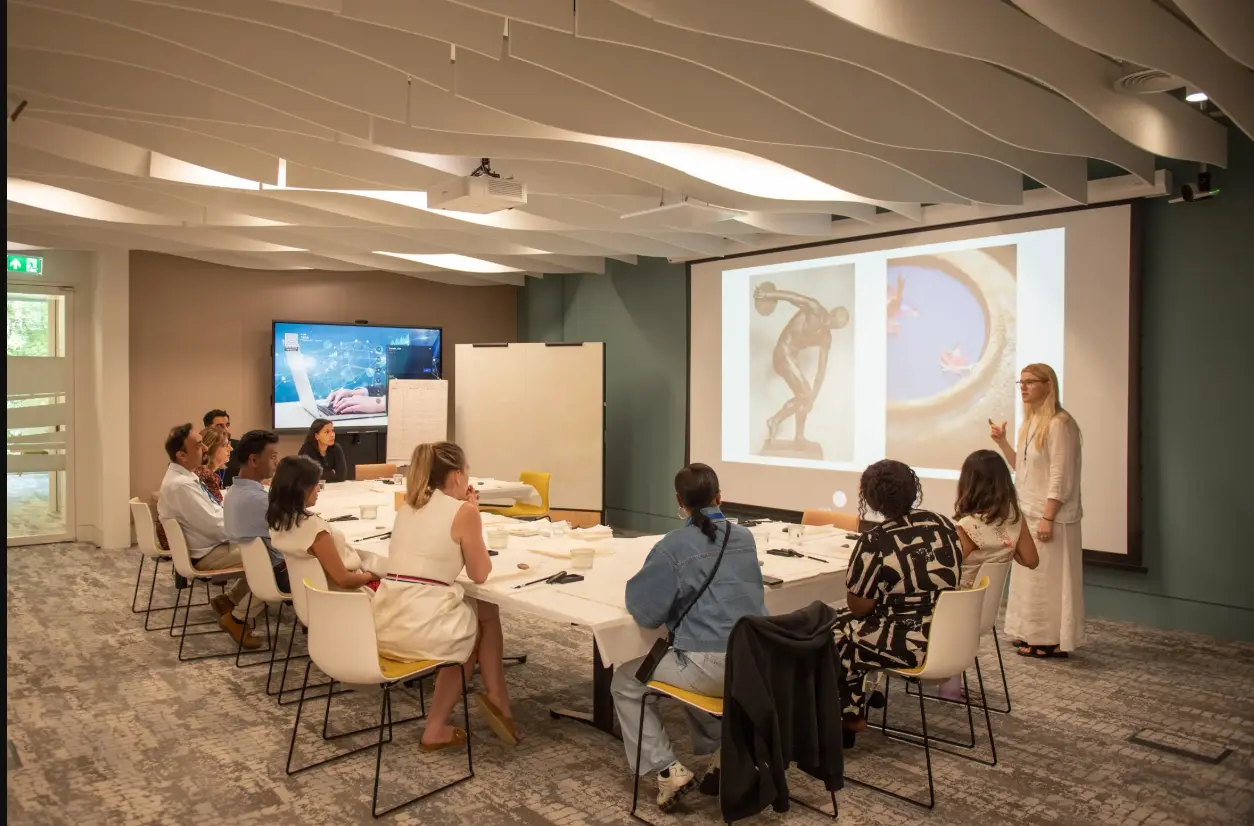 Jurga Vilimaite presenting an Artivian Sumi-e workshop to a Daiichi Sankyo team.